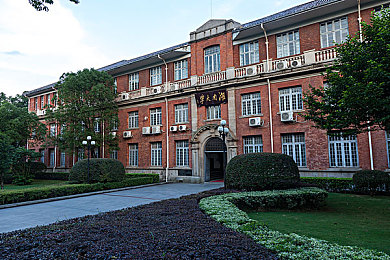 东北粗长吊男GAy特大：东北方言狂欢，网络热词大挑战-2
