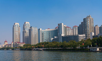 老师用丝袜脚摩擦jJJ：神秘校园奇遇：丝袜教师之谜