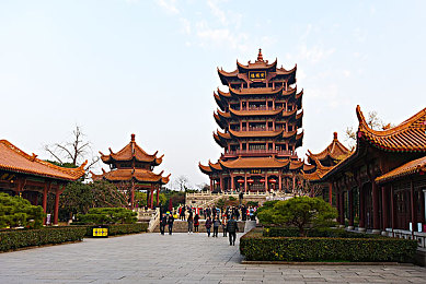 三人行真实69乐园：争议频发：“三人行真实69乐园”现象引发社会思考，娱乐监管与个人自由如何平衡？-3