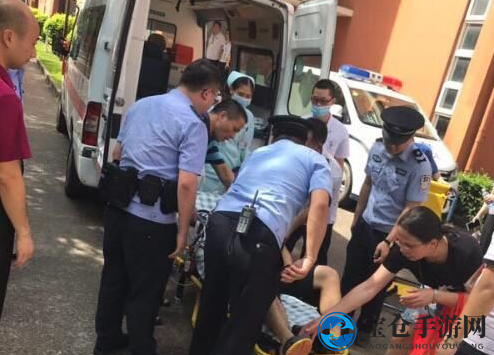 高考与生命：复读生抱病考试突发胃出血